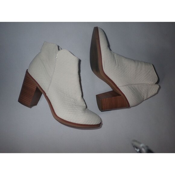 Women's White Faux textured Leather Ankle Booties Altar'd State Side Zipper‎ 7 - Picture 7 of 8